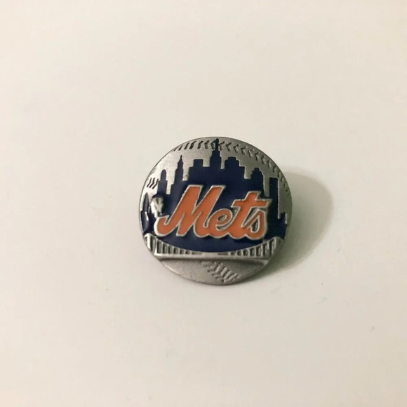 Vintage New York Mets Baseball MLB Ball Shape  Pin - Picture 2 of 11